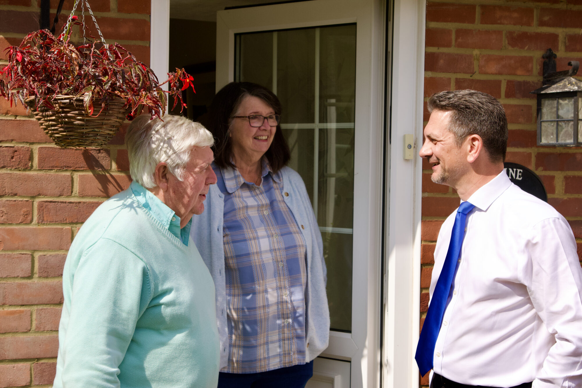 Steve Baker meeting residents in Wycombe
